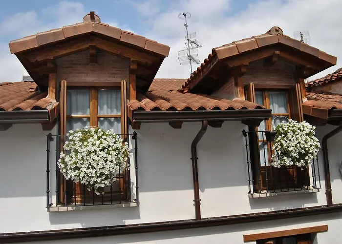 Hotel cerca del colegio: Apartamentos La Buhardilla